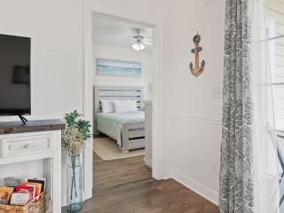 NEW! Large 2BR in Azalea Lakes Pools Hot Tubs! - 3