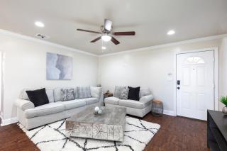 Walk to AT&T Stadium! Globe Life Park Texas Live! King Bed - 6