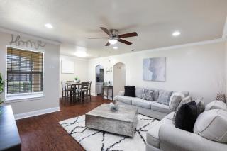 Walk to AT&T Stadium! Globe Life Park Texas Live! King Bed - 4