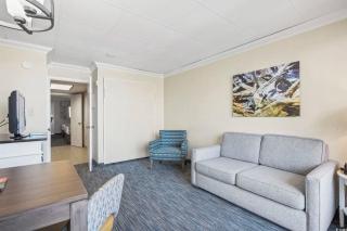 1BR New Oceanfront with Heated Pools, Coral Beach! - 1