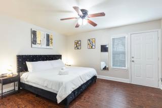 Walk to AT&T Stadium! Globe Life Park Texas Live! King Bed - Arlington - 3