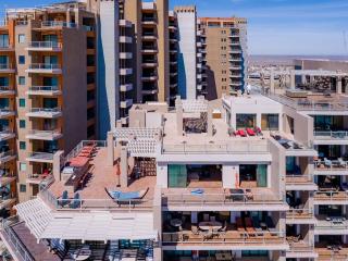 Stunning Oceanfront Penthouse Unit, 3 Bedrooms and 3 Bathrooms, Cristal 1006 - 7