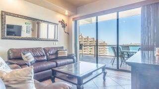 Beautiful 2 BR 2 BA condo in Phase 1 Cristal 903 - 5