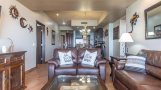 Beautiful 2 BR 2 BA condo in Phase 1 Cristal 903 - 4