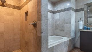 Beautiful 2 BR 2 BA condo in Phase 1 Cristal 903 - 0