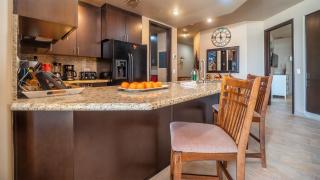 Phase 2 1 BR 1BA Cordoba 302 plus room - 5