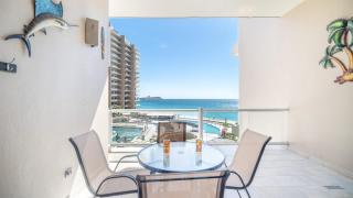 Phase 2 1 BR 1BA Cordoba 302 plus room - 2