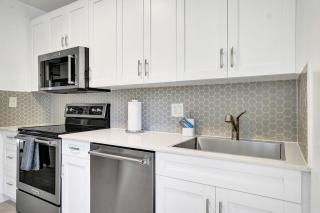 Beach Family Tiki Villa Walk to Beach Heated Pool - 4