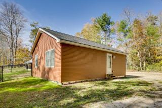 Wooded Retreat with Pet-Friendly Yard in Standish - 7