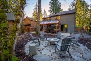 Stay Portland - Alpine Retreat Hot Tub, Fire Pit & Game Room - 2