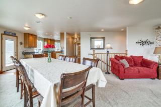 Groups Welcome! Ocean-View Escape in Gold Beach - 4