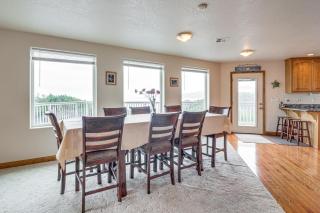 Groups Welcome! Ocean-View Escape in Gold Beach - 3