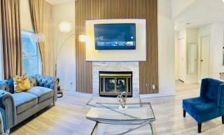 2 story large house pool jacuzzi - 4