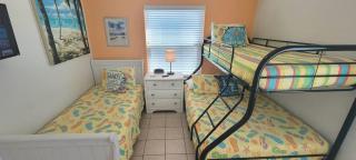 Fresh Like New Patio to Pool Walk to Beach - 6