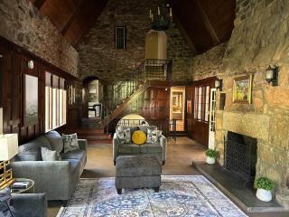 Royal in Columbus- Midtown Columbus Castle - 0