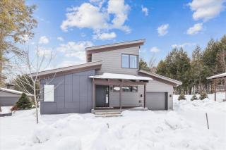 Streamside Lodge: 4 br, fireplace, sauna, game room, summer pool! - 0