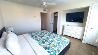 Beachfront Remodel Fun Location Great Patio - 6