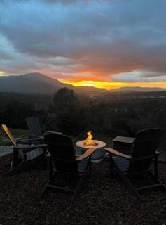 Best views in town Hot tub Pool table Firepit 3br 2ba - 8