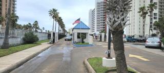 Resort like super heated pool & direct beach front - 8