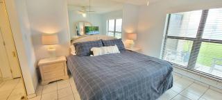 Resort like super heated pool & direct beach front - 2