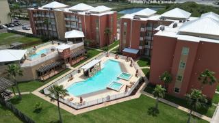 Like New Killer Patio Stunner close to Beach - 0