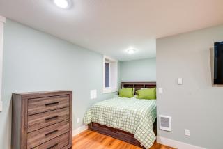 4 Blocks to Riverwalk Updated Astoria Studio - 9