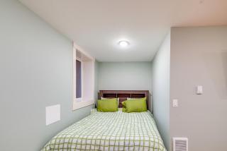 4 Blocks to Riverwalk Updated Astoria Studio - 3