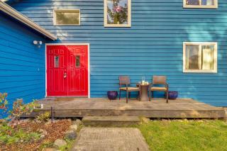 Fire Pit and Mountain Views Outdoorsy PNW Escape - 8