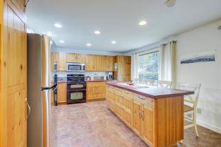 Fire Pit and Mountain Views Outdoorsy PNW Escape - 2