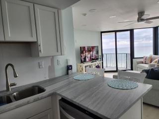 Steps to the beach and amazing views! - 2