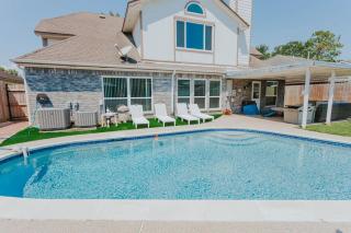 Beautiful Updated Home with Pool - 0