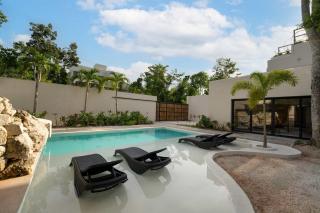 6BR Luxury Villa Perla with 2 Pools & Game Room - 9