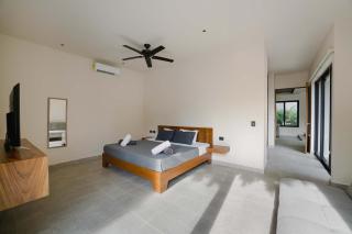 6BR Luxury Villa Perla with 2 Pools & Game Room - 1