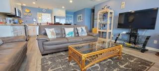 Insane Views Penthouse Beachfront 3 bedroom - 8