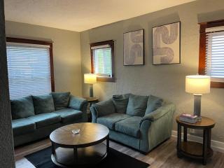 Quiet 3 Bedroom home Near downtown - 0