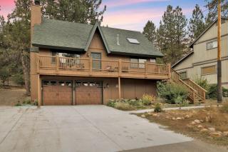 Lakeview Pines Log Cabin - Custom Built Village Log Cabin Retreat w/ Hot Tub, Pool Table - 7