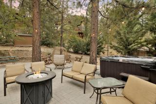 Lakeview Pines Log Cabin - Custom Built Village Log Cabin Retreat w/ Hot Tub, Pool Table - 9