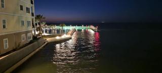 Luxury Waterfront Bungalow - Fisherman Paradise - 3