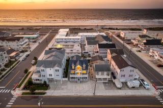 1 Block to Beach Stylish Gem Towel and Linen Service - 6