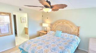 Direct Beach Very Large Gas BBQ Heated Pool - 4