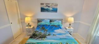 Beach half a block New Inside Up to 8 Pool - 3