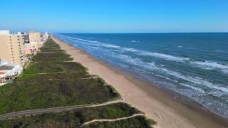 Beach half a block New Inside Up to 8 Pool - 2