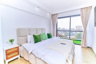 Luxury Lush Home - 8