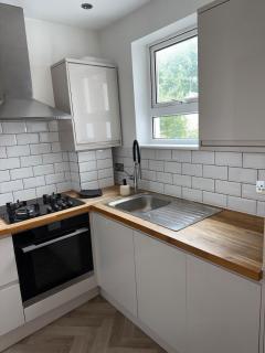 Modern two-bed, two-bathroom, seaside-town flat - 9