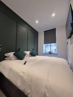 The Cotswold Escape 14 - City Centre - 3