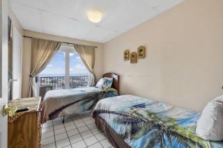 Cozy BBQ Walkable Location Beachfront - 3