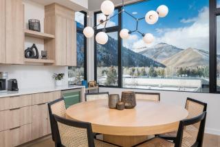8th Street Luxury Townhome Unit 301 - Ketchum - 2