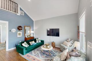 Modern Steps to Beach Shared Pool & Playground - 9