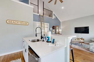 Modern Steps to Beach Shared Pool & Playground - 8