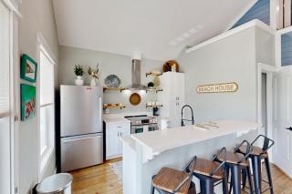 Modern Steps to Beach Shared Pool & Playground - 4